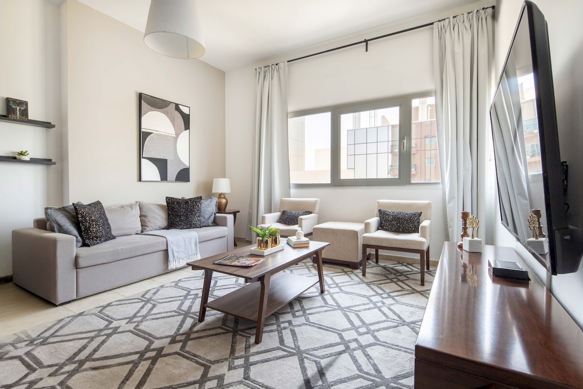 Top performing Airbnb: Spacious 2BR Apartment in JVT - Sleeps 5! in Al Barsha South Fifth