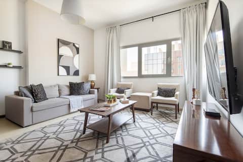 Top performing Airbnb: Spacious 2BR Apartment in JVT - Sleeps 5! in Al Barsha South Fifth