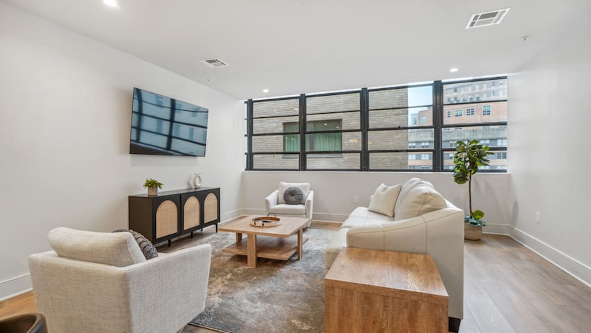 Near French Quarter | Perfect for a Saints Game!