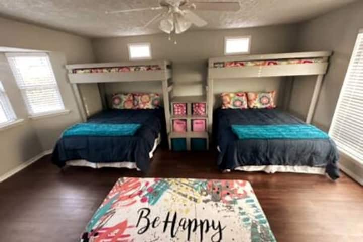 Bedroom 3: 2 Twins over 2 Full