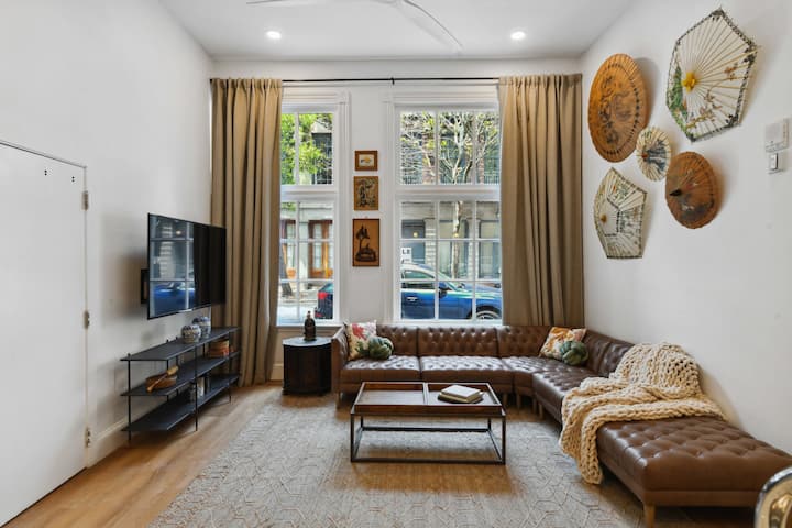 Spacious Cbd Hotel Suites, Near French Quarter - New Orleans, LA