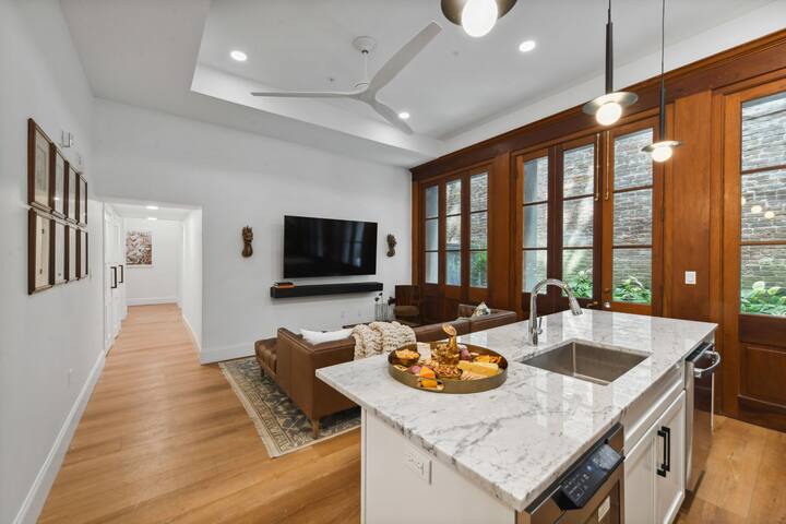 Large CBD Condos | Near French Quarter gallery image 3