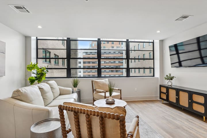 Perfect for NFL Season, Near Superdome, FQ, Pool