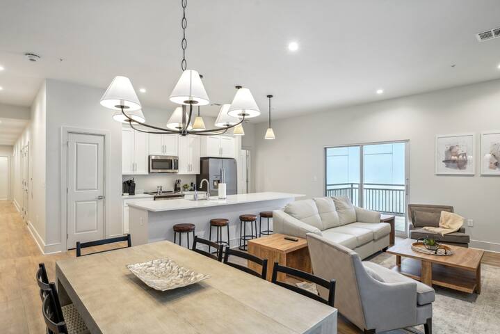 Penthouse w/Patio, Perfect for Saints Games! gallery image 5