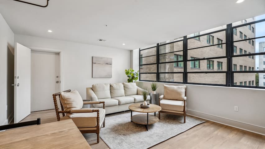 Spacious Combo Unit, Perfect for a Saints Game! gallery image 4