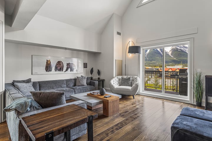 Luxurious Penthouse With Hot Tub Views - Canmore
