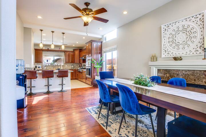 Large Las Vegas Home w/ Pool, Hot Tub + Game Room gallery image 5