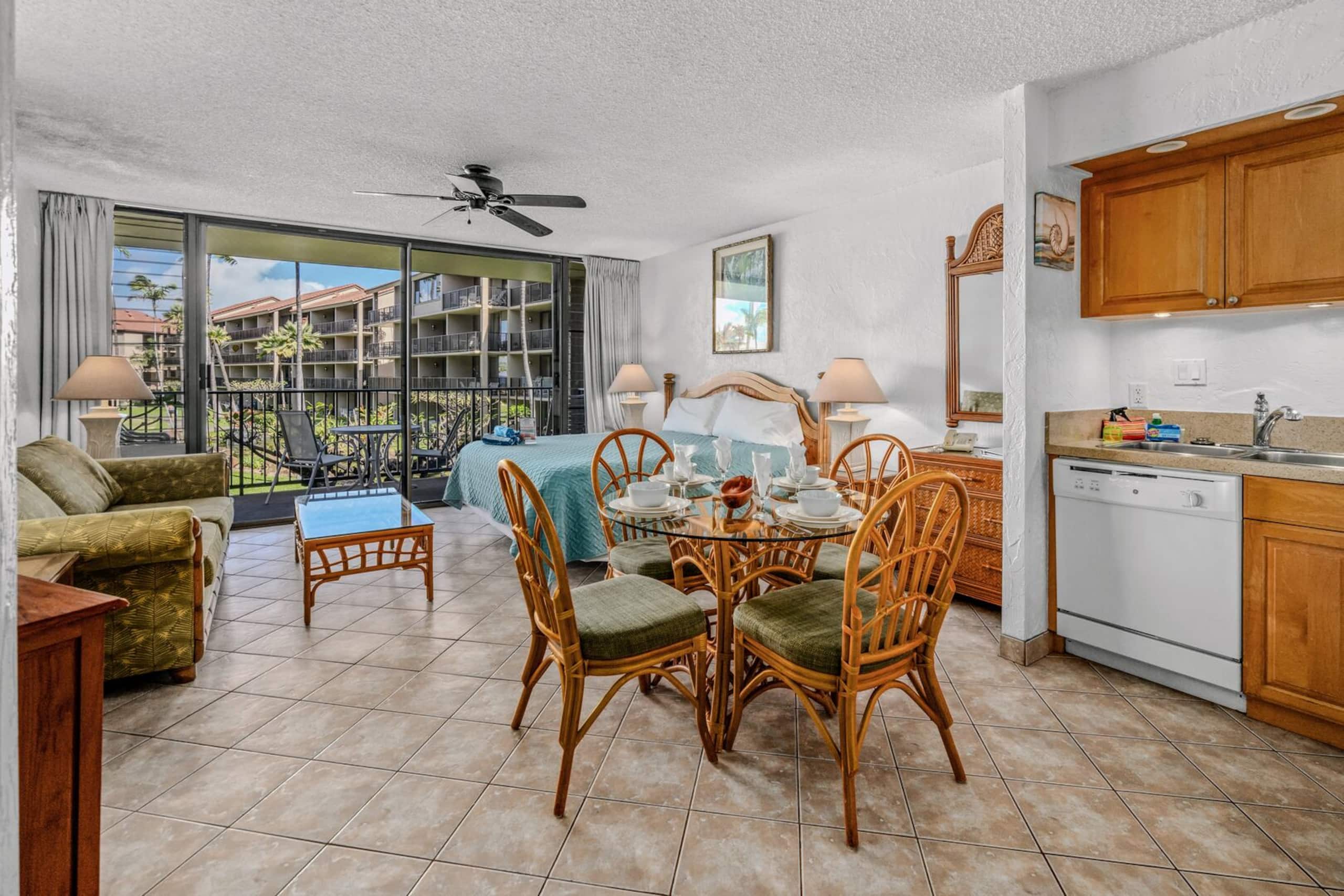 Condo in Lahaina · ★4.43 · 1 bedroom · 2 beds · 1 bath - Image 4