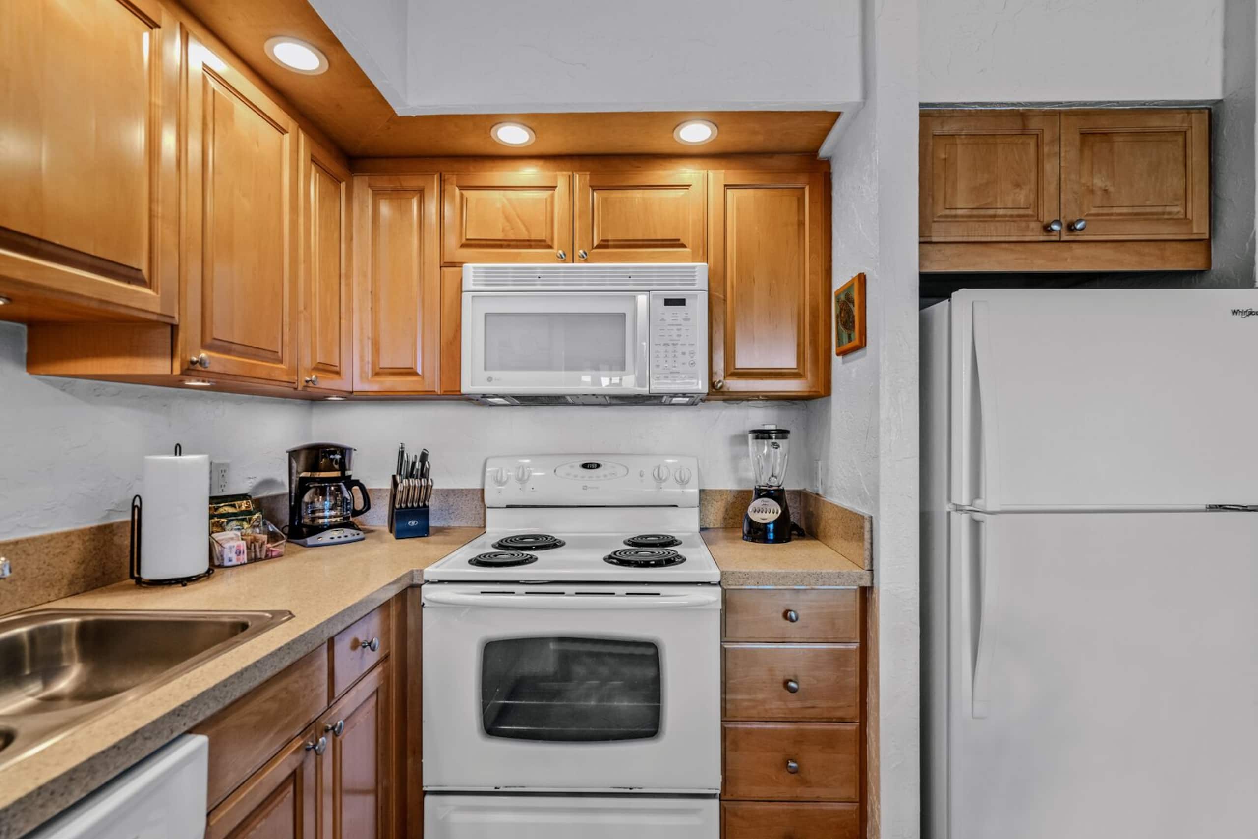 Condo in Lahaina · ★4.43 · 1 bedroom · 2 beds · 1 bath - Image 11