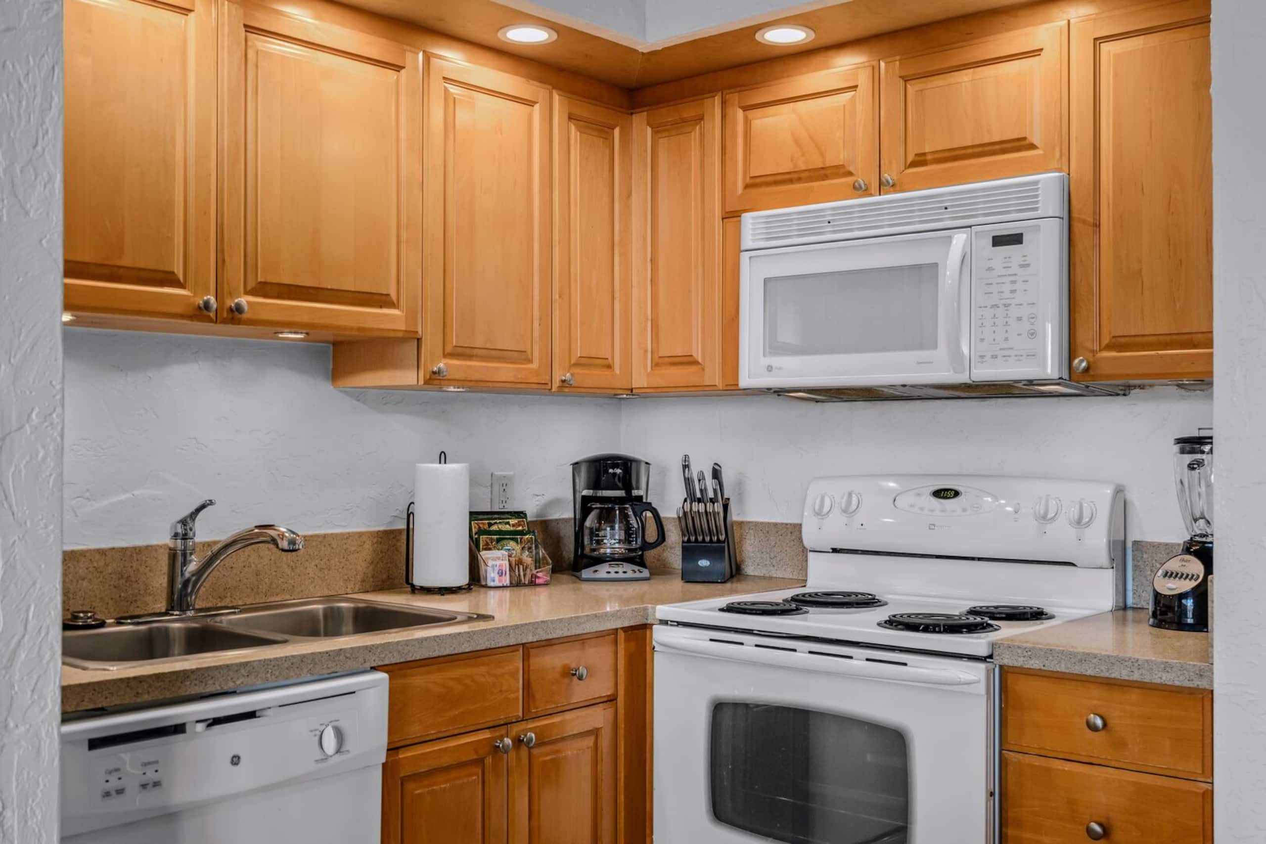 Condo in Lahaina · ★4.43 · 1 bedroom · 2 beds · 1 bath - Image 5