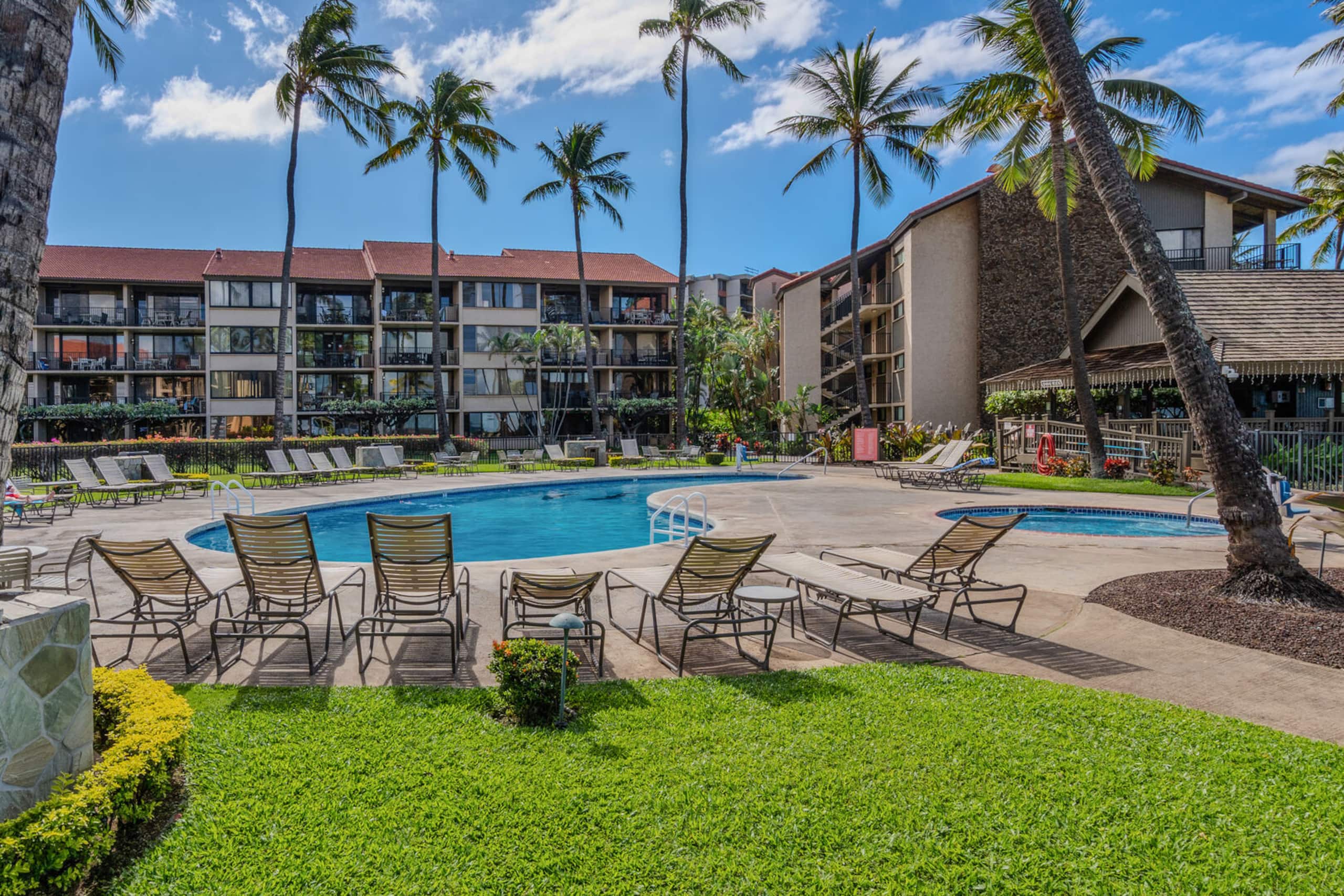 Condo in Lahaina · ★4.43 · 1 bedroom · 2 beds · 1 bath - Image 3