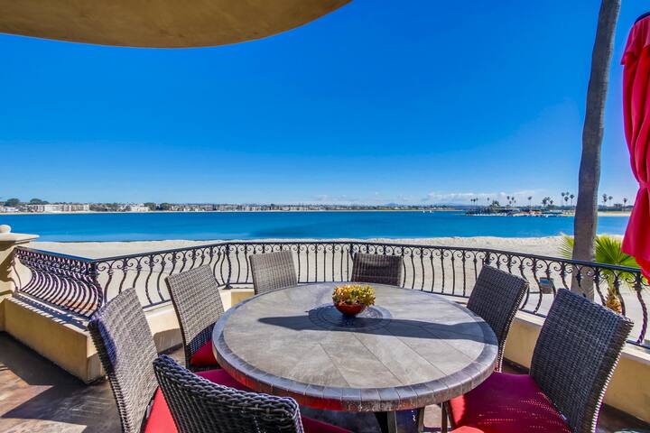 Villa Italia Combo | 7BR Waterfront Home w/ Patio gallery image 4