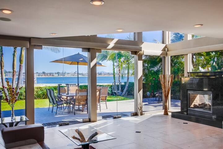 Villa on the Bay | 7BR MB Gem w/ Spacious Yard gallery image 2