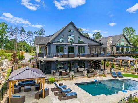 Blue Heron Lodge | AvantStay | Lakefront Sleeps 22