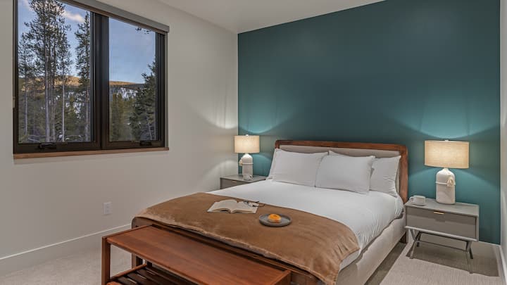 חדר שינה 3, קומה תחתונה - חדר שינה עם מיטת קווין סייז בקומה התחתונה