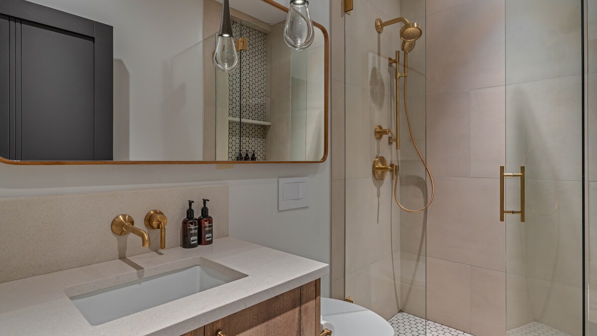 New Home, Modern Luxury | Blue Valley Chalet