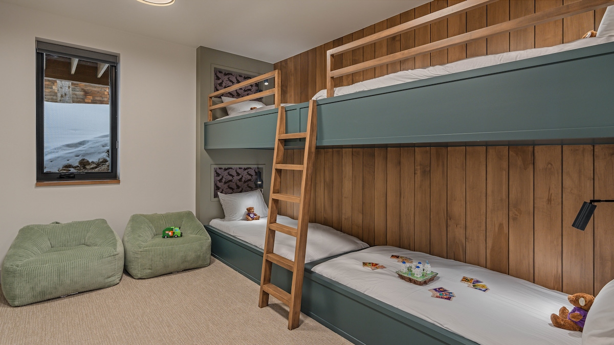 Bedroom 4, Lower Level - Bunkroom sleeps 4 on lower level