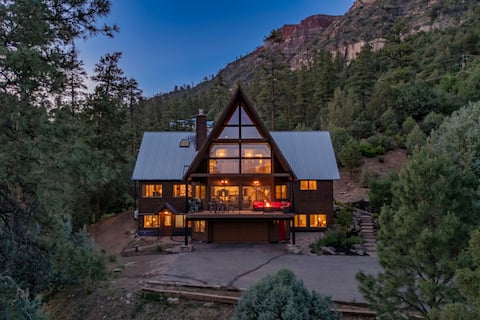Luxury Home Close to Town and Ski, Hot Tub, Views