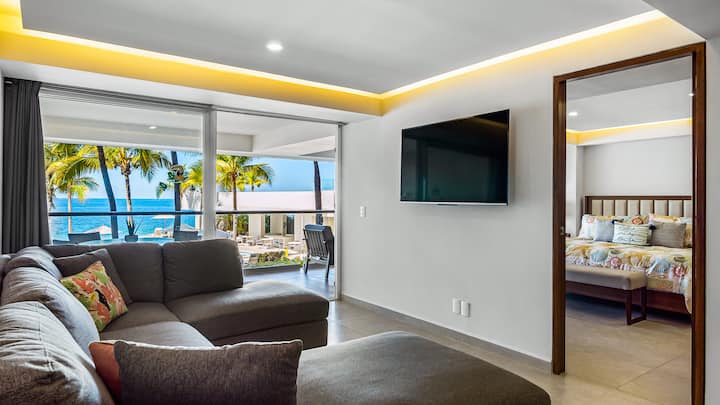 Oceanfront 2 Br With Pools, Steps To Beach - Puerto Vallarta