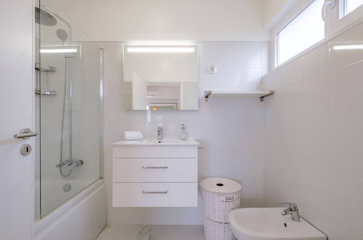 Seascape Apartment Unit 1 by Portugal Portfolio gallery image 4