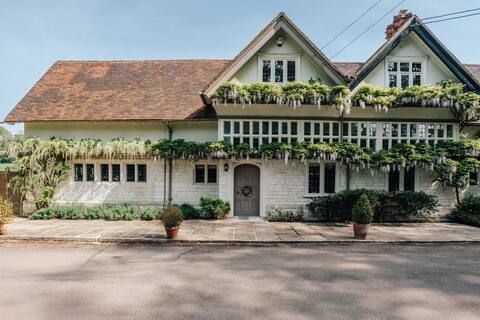 Wisteria House - Sleeps 11