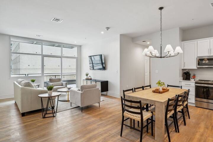 Elite 4BD w Private Patio, Walk to French Quarter gallery image 4