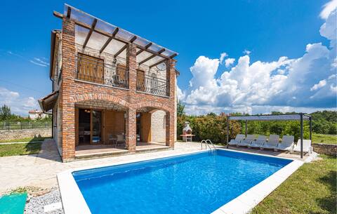 Gorgeous home in Cabrunici with WiFi