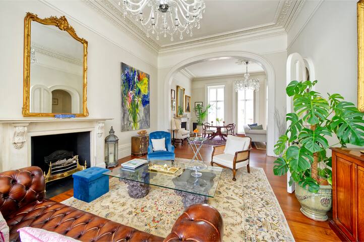 Grand 2 bedroom Flat, Kensington