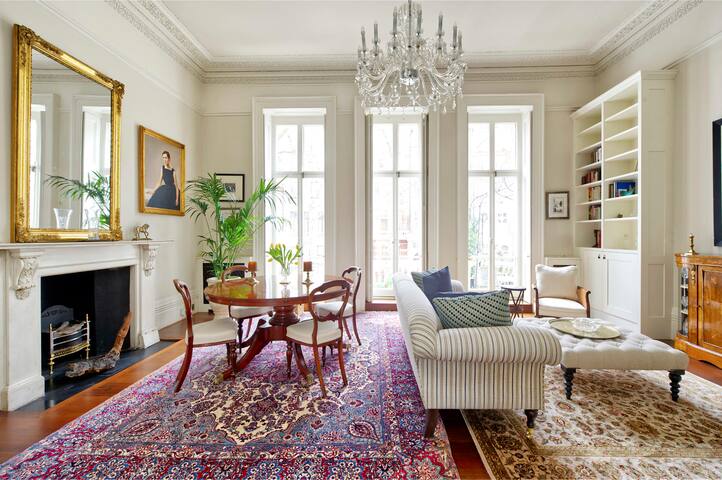 Grand 2 bedroom Flat, Kensington gallery image 3