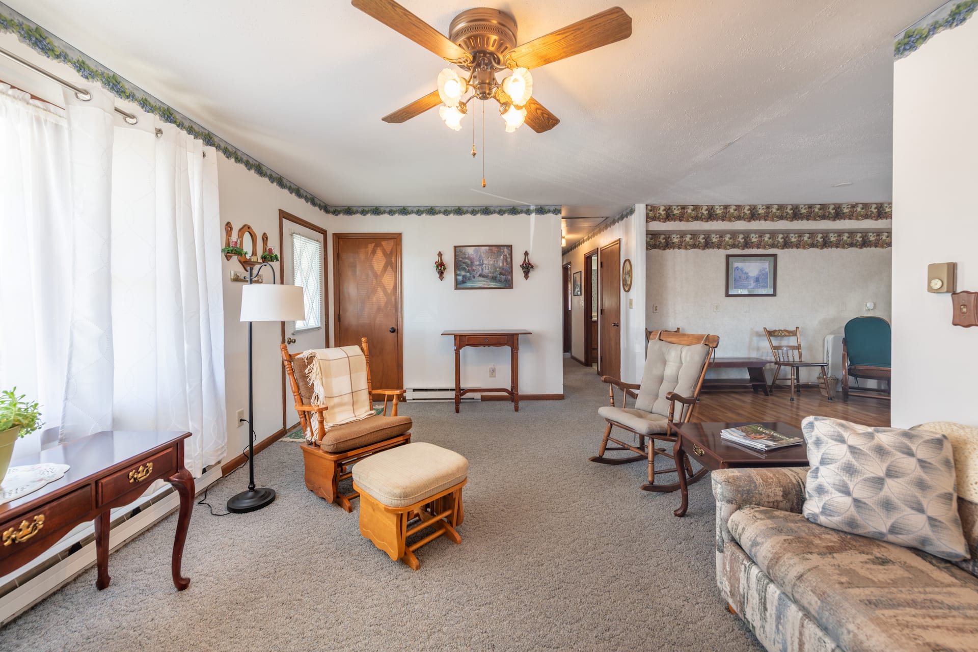 Peaceful Farmhouse Retreat Near Court House