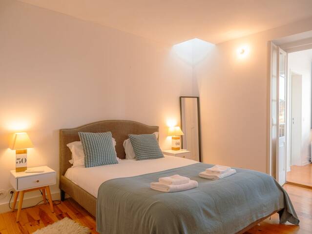 Luxurious Loft with Bridge-View Rooftop in Lisbon gallery image 4