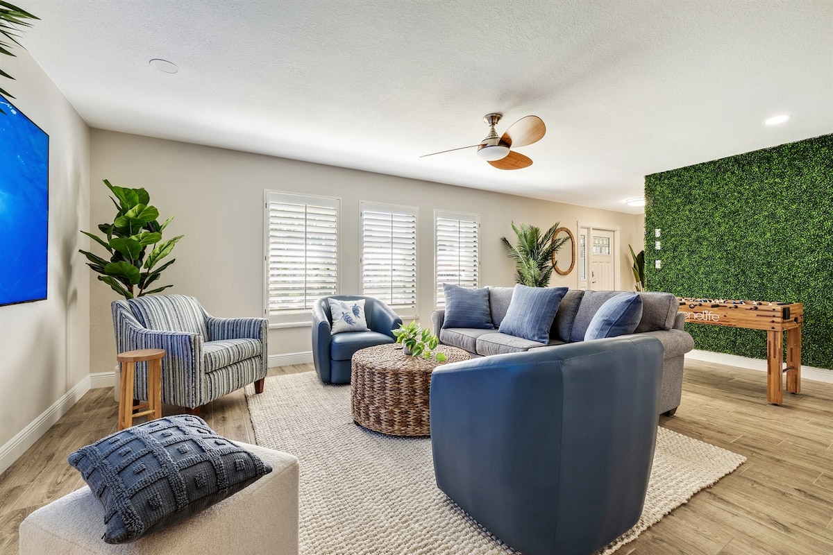 客厅的布局经过精心策划，可容纳各种活动，是休闲和娱乐的理想场所。 这间客房配有1.8米宽双人沙发床。