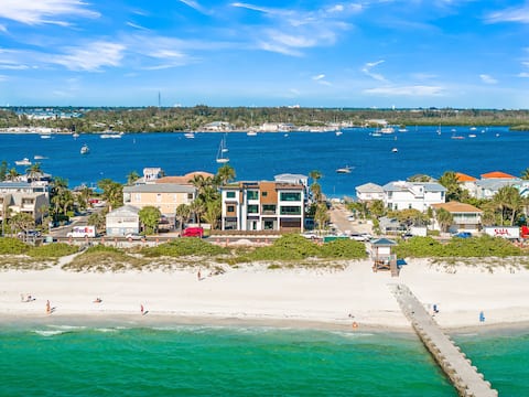 Luxury home! Pool, Bikes, Beach View - Dream State