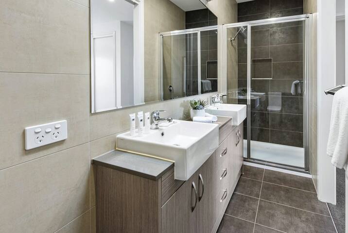 Premium 3 Bedroom Townhouse gallery image 5