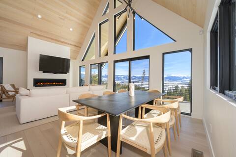 Sky House: Summit Retreat with Views and Hot Tub