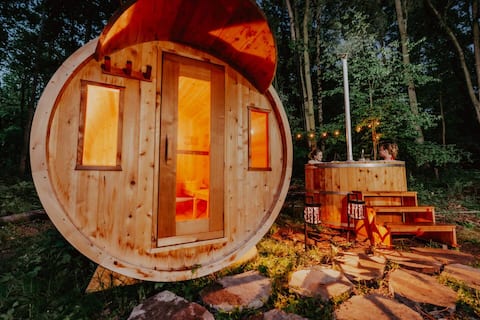 Oliver's Tiny Home In The Forest | Sauna & Hot Tub