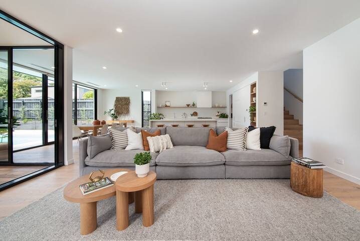 Bayleaf Beauty in Blairgowrie with pool gallery image 2