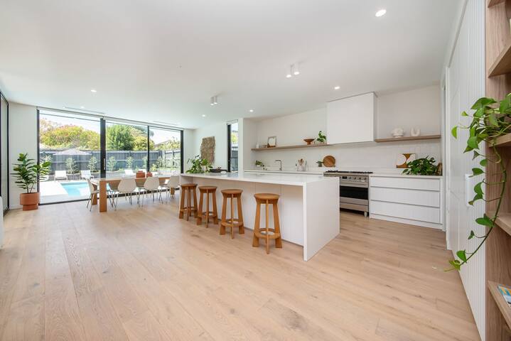 Bayleaf Beauty in Blairgowrie with pool gallery image 3