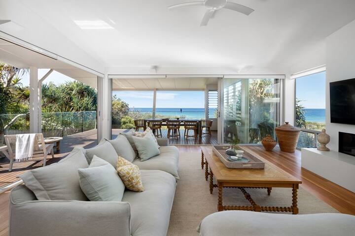 24 Noosa Dunes – Beachfront Luxury Home gallery image 3