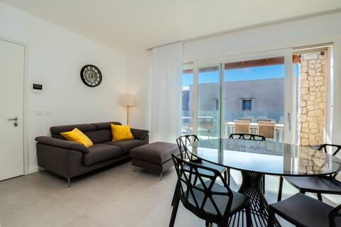 Successful Airbnb property: Sunbeam Terrace: A/C, Pool, Walk to Lake in Bardolino