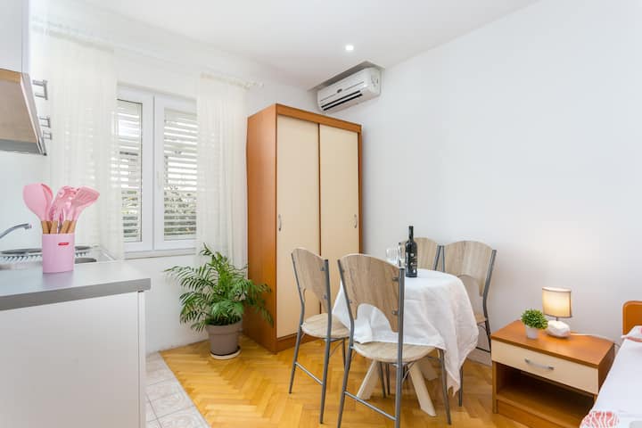 Chumba cha kulia, % {bold_end}: m 3