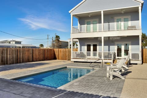 Casa Linda: Beachview Retreat with Private POOL