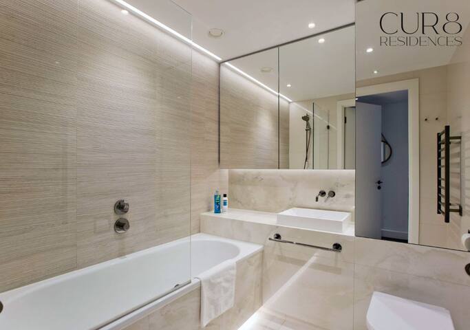 Stylish Apartment Next to Westfield Mall gallery image 4