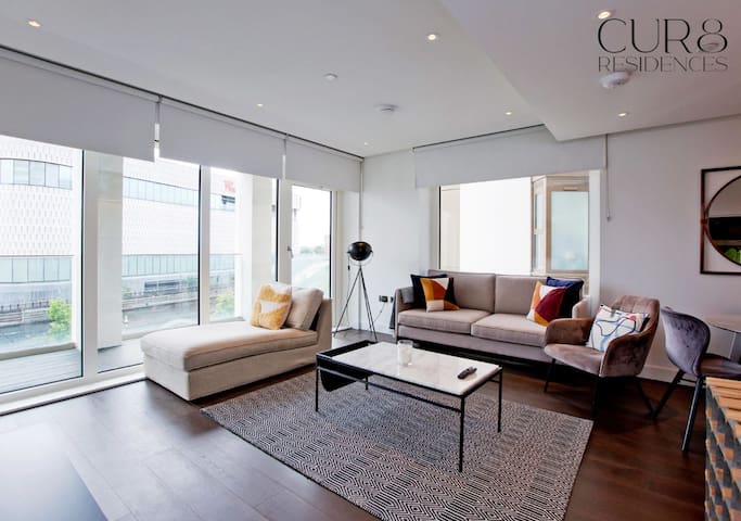 Stylish Apartment Next to Westfield Mall