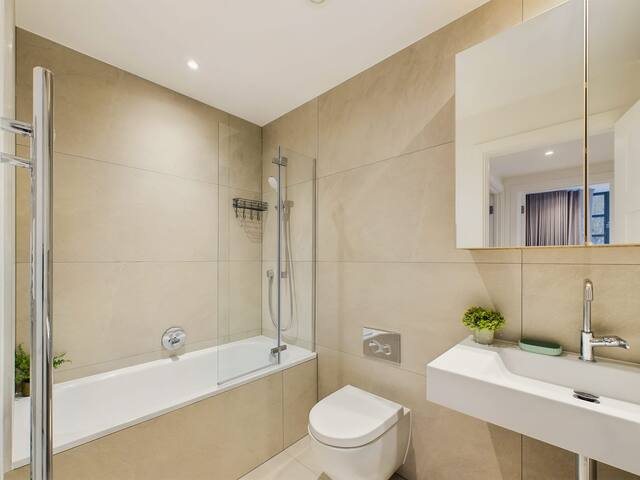 Contemporary Marylebone Apartment gallery image 4