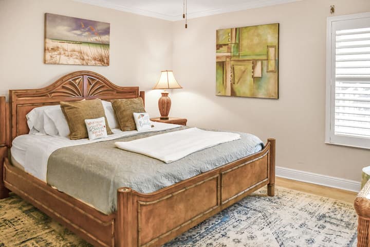 Спалня за гости с двойно легло.