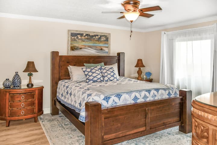 Главна спалня с суперголямо двойно легло