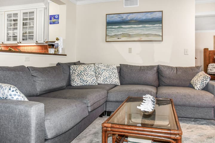 Уютен диван с много кът за сядане