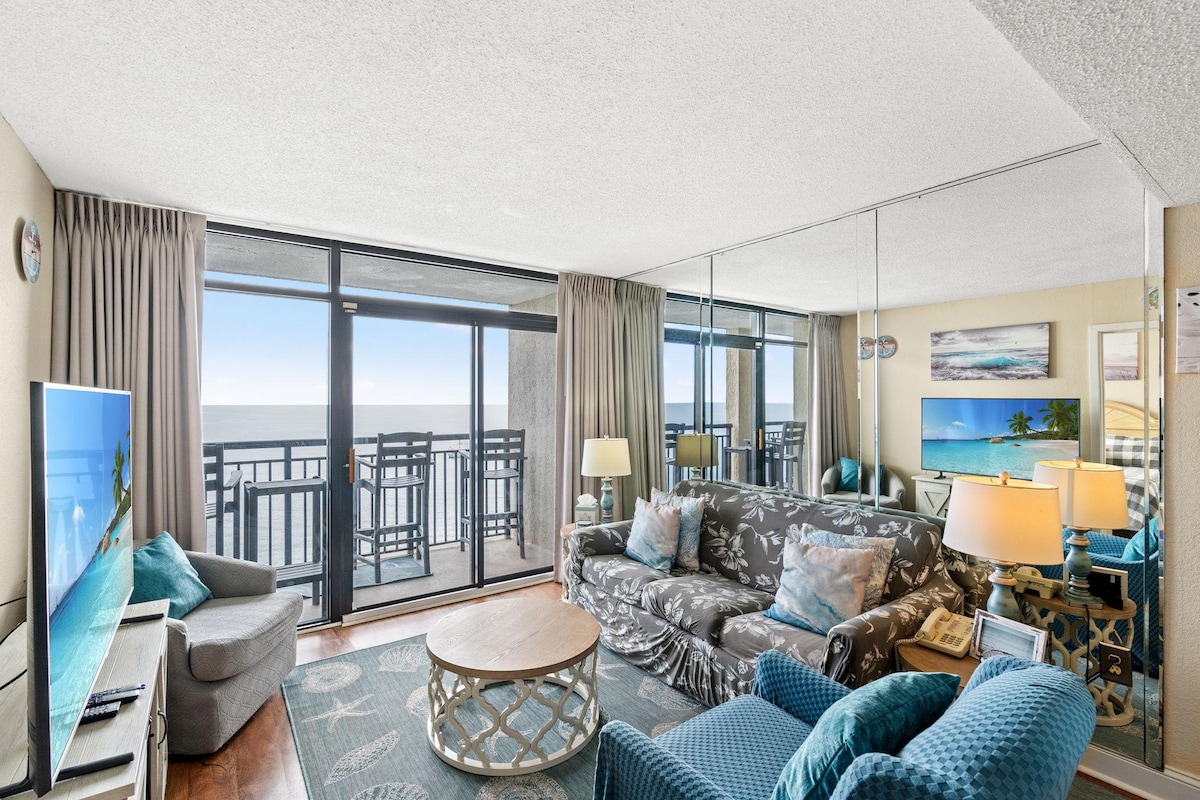Spacious Oceanfront Condo w/Great Resort Amenities
