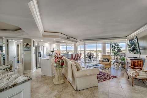 Gorgeous condo in Oceanfront Building + Free Attra